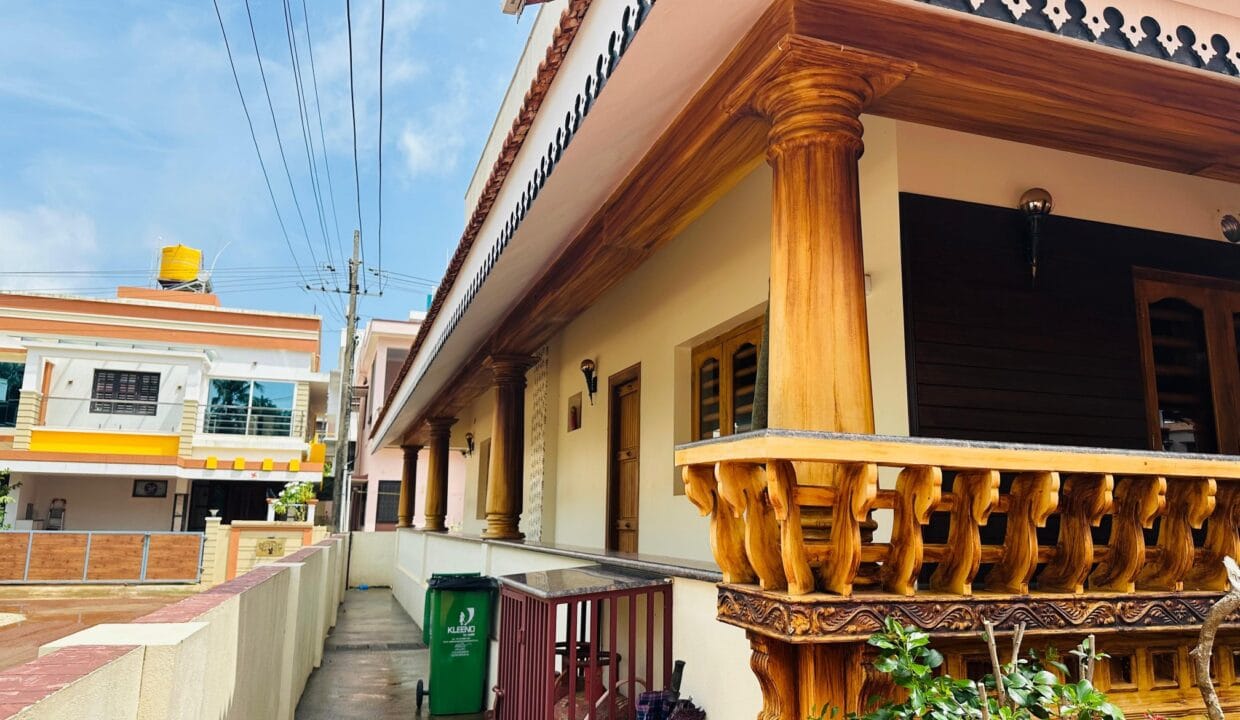 4 BHK 9 Cents Vamajoor (14)