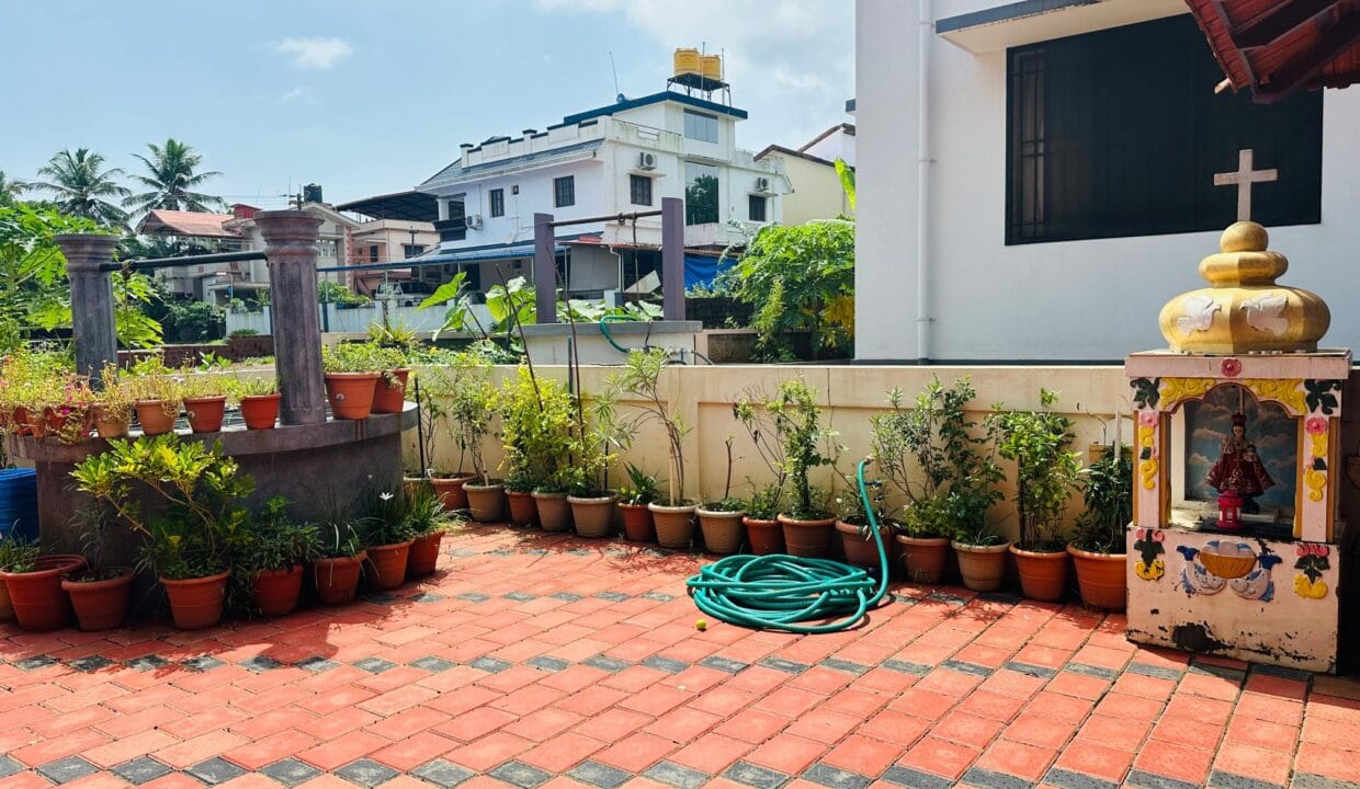 4 BHK 9 Cents Vamajoor (17)