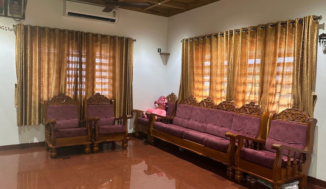 4 BHK 9 Cents Vamajoor (7)