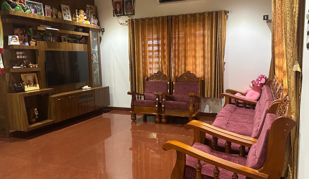 4 BHK 9 Cents Vamajoor (9)